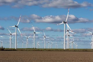 Německo omezuje rekordní objem výroby zelené energie. Přebytečnou elektřinu nemá kam uložit